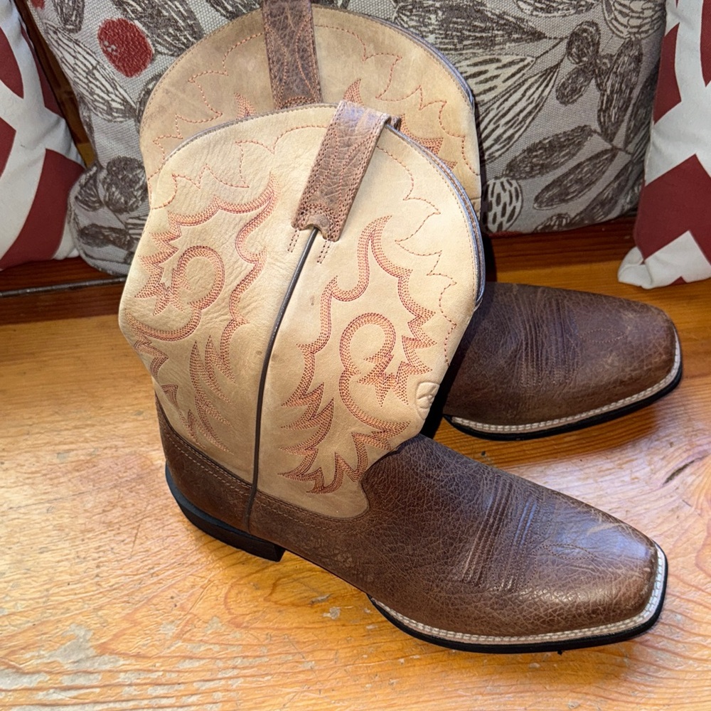 Brown and Tan Western Boots Ariat 10.5 D EUC